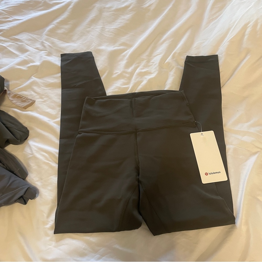 NWT lululemon size 6 wunder train 28” leggings